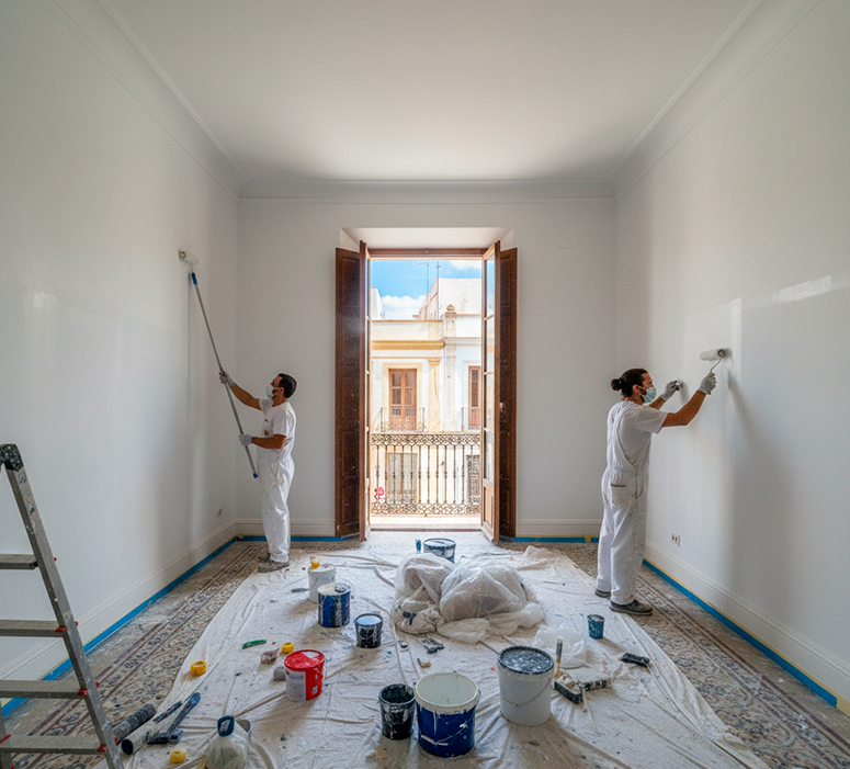 Equipo de Selasor trabajando en rehabilitación de fachadas en Cádiz